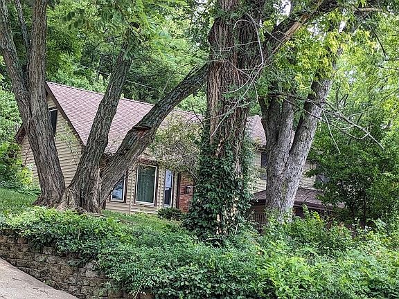 4th image of 2205 Sunset Ct