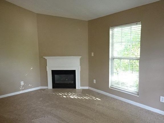 3rd image of 296 Park Dr