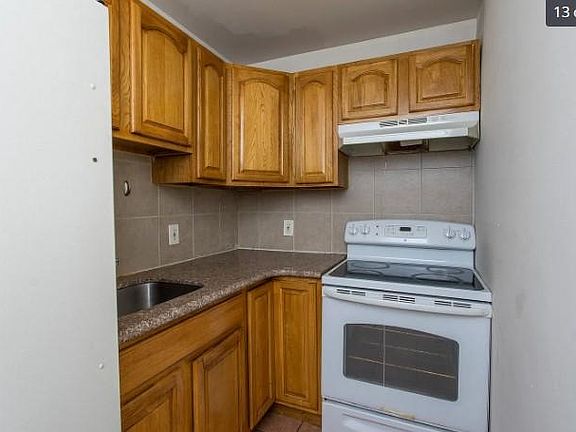 4th image of 1921 N Darien St