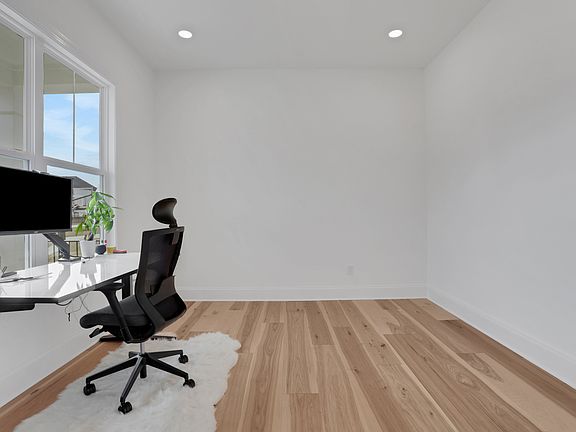 3rd image of 4039 Tallow Pl