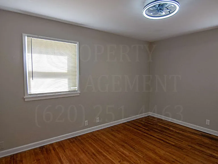 608 Waverly Way — Photo 16