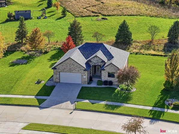 1319 W Cademon Cir, Lincoln, NE 68523