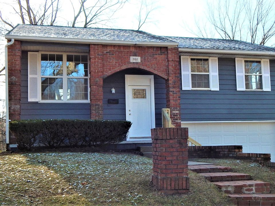 1st image of 702 E Broadwell St