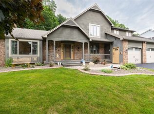 260 Willow Creek Ln, Rochester, NY 14622