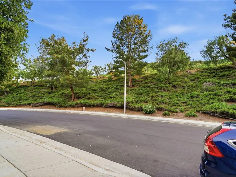 24124 Mentry Dr — Photo 2