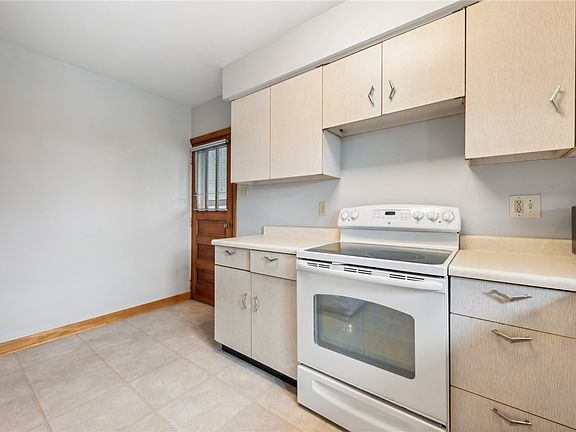 4th image of 2480 Lynnrose Dr