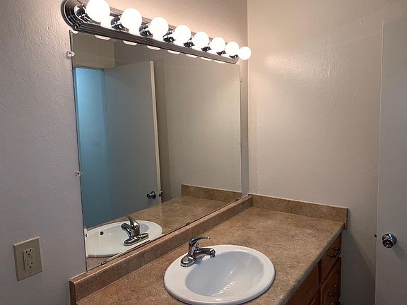 4th image of 919 Capitola Ave #64