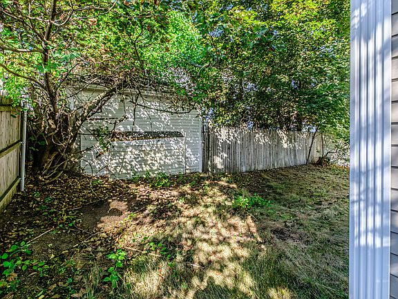 5th image of 1148-1150 Forest Avenue