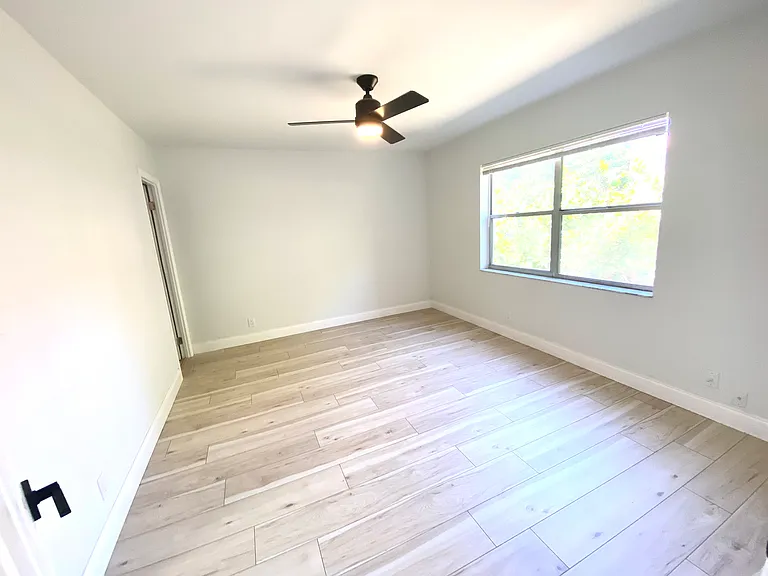 6061 N Falls Circle Dr #7 — Photo 14