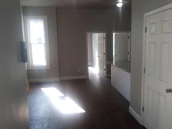 3rd image of 1903 Ferry St Floor 1