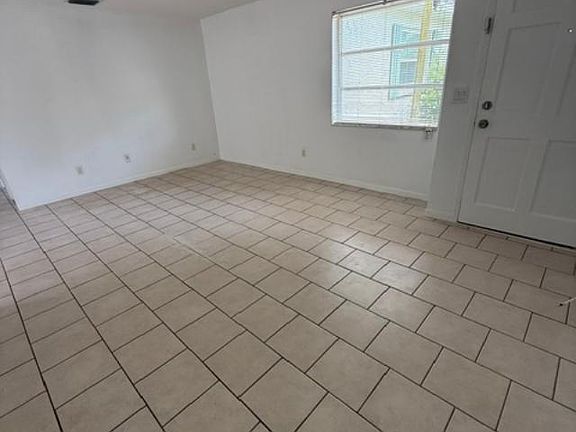 4th image of 3041 Park Ln APT B