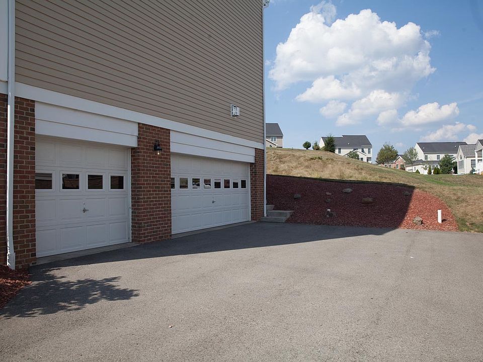 1st image of 302 Apricot Ct