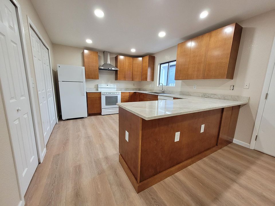 1st image of 3210 W 18th Ave