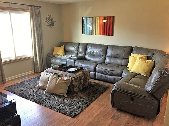 3rd image of 103 Woodview Dr