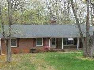 4680 Woodhurst Dr, Winston Salem, NC 27105