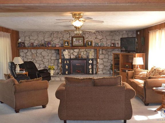 Huge Family room with fireplace