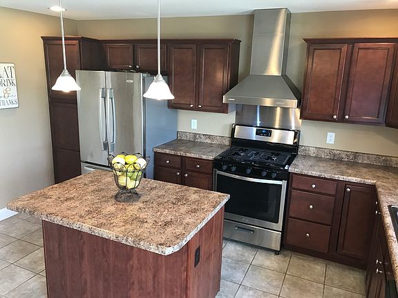 2nd image of 735 Meadowbrook Ln
