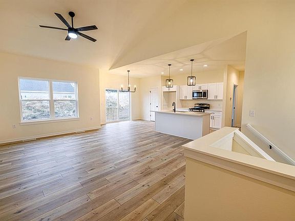 3rd image of 209 Stonehill Court