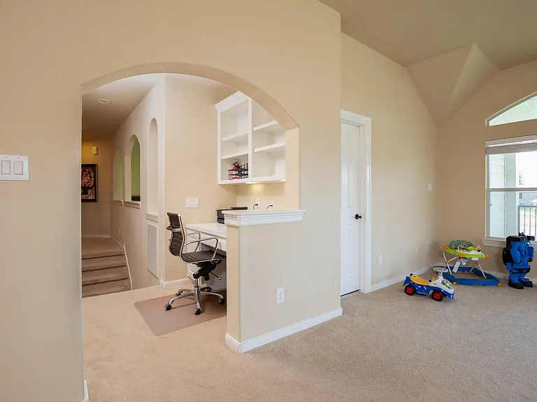 162 W Hullwood Ct — Photo 34