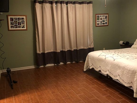 4th image of 4900 Maplewood Dr