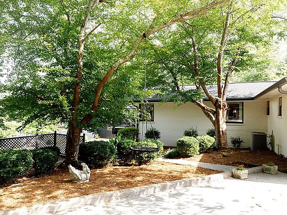3rd image of 209 Sherwood Dr