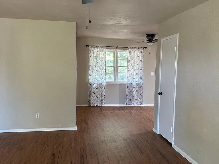 2504 SW 54th Pl — Photo 6