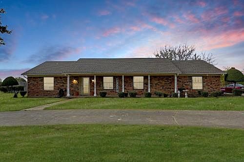 2nd image of 3121 Westgate Dr