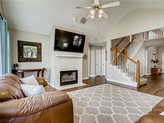 4th image of 919 Cashew Ln