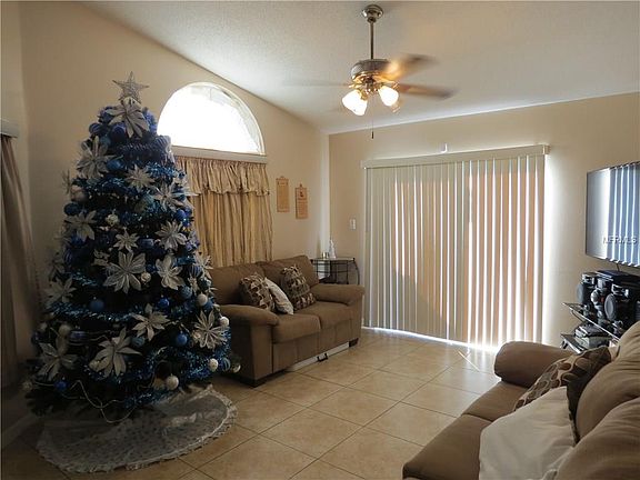 4th image of 2328 Harbor Town Dr