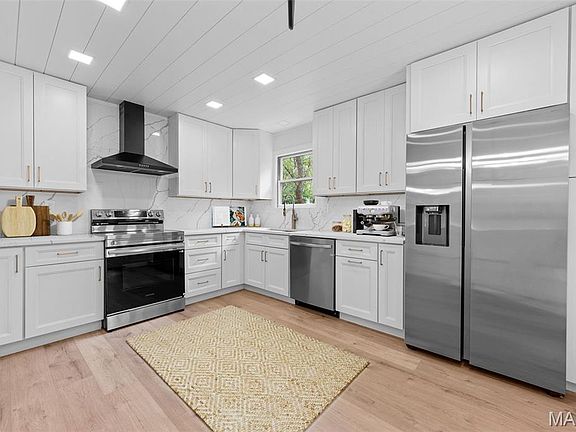 3rd image of 908 Bridle Spur Ln