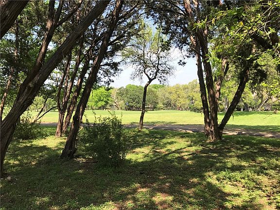 5th image of 98 Brookhollow