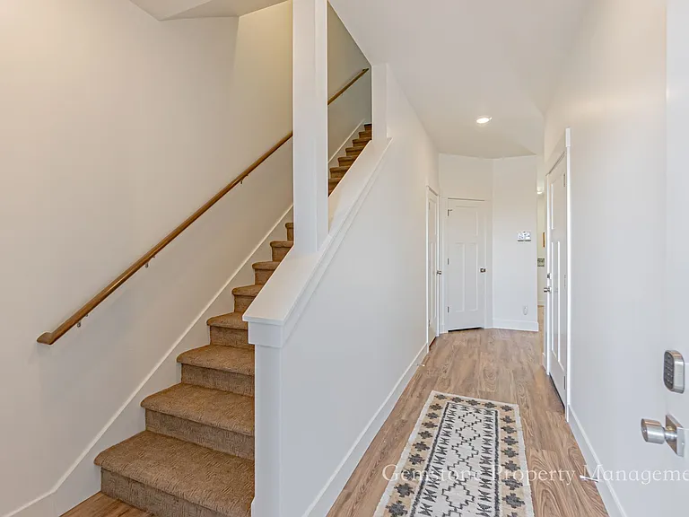 528 Harvester Ave — Photo 2