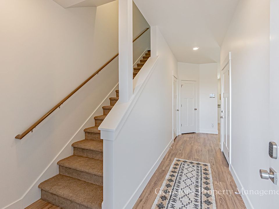 1st image of 566 Harvester Ave