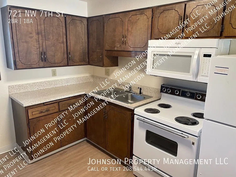 Spacious 2 Bedroom Apartment with w/d hookups in Prime Meridian Location. — Photo 3