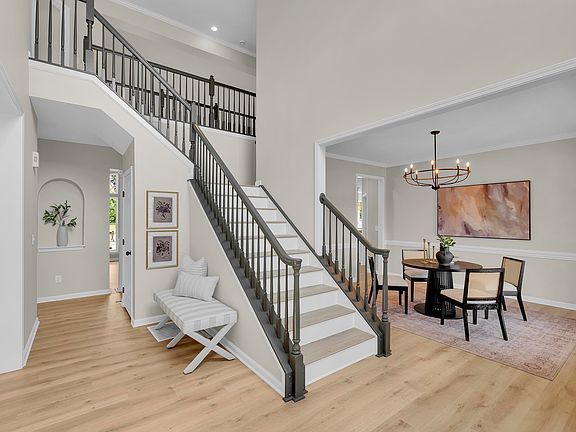 3rd image of 12 Noble Oaks Ln