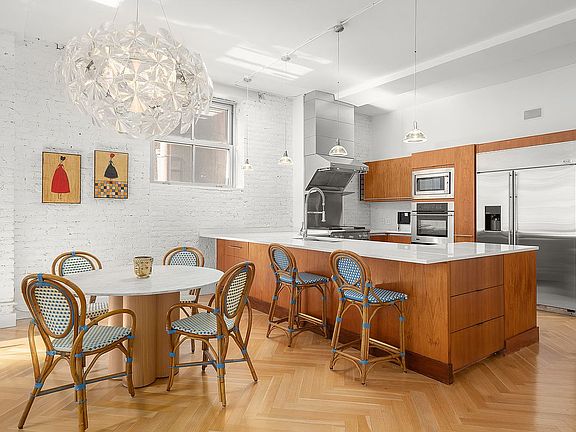 2nd image of 55 E 11th St APT 3
