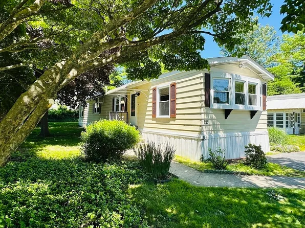 22 Contessa Dr, Springfield, MA 01119