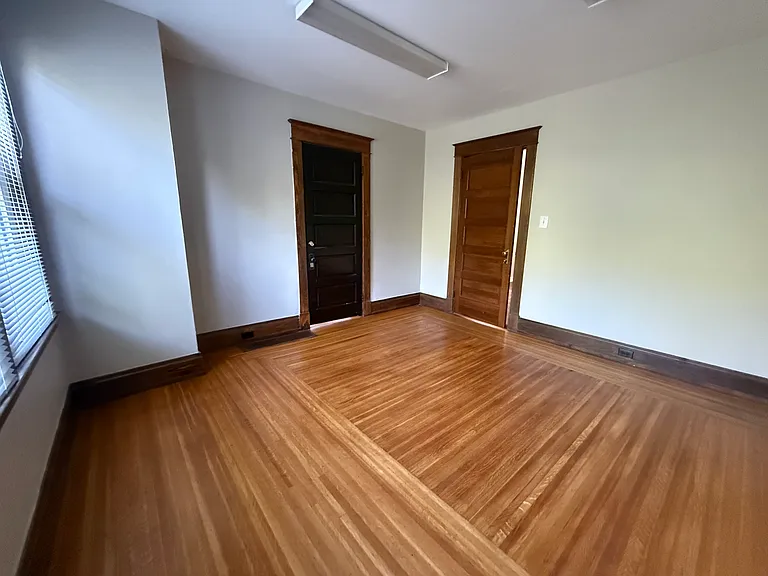 1009 Delta Ave — Photo 20