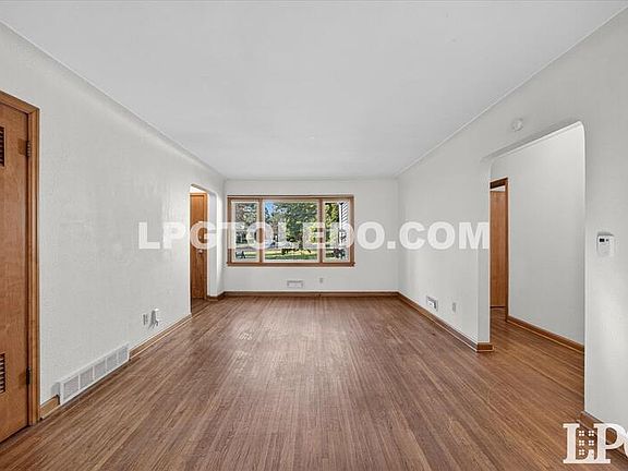 5th image of 3735 Sherbrooke Rd
