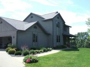 E8935 Oak Hill Rd, Wisconsin Dells, WI 53965