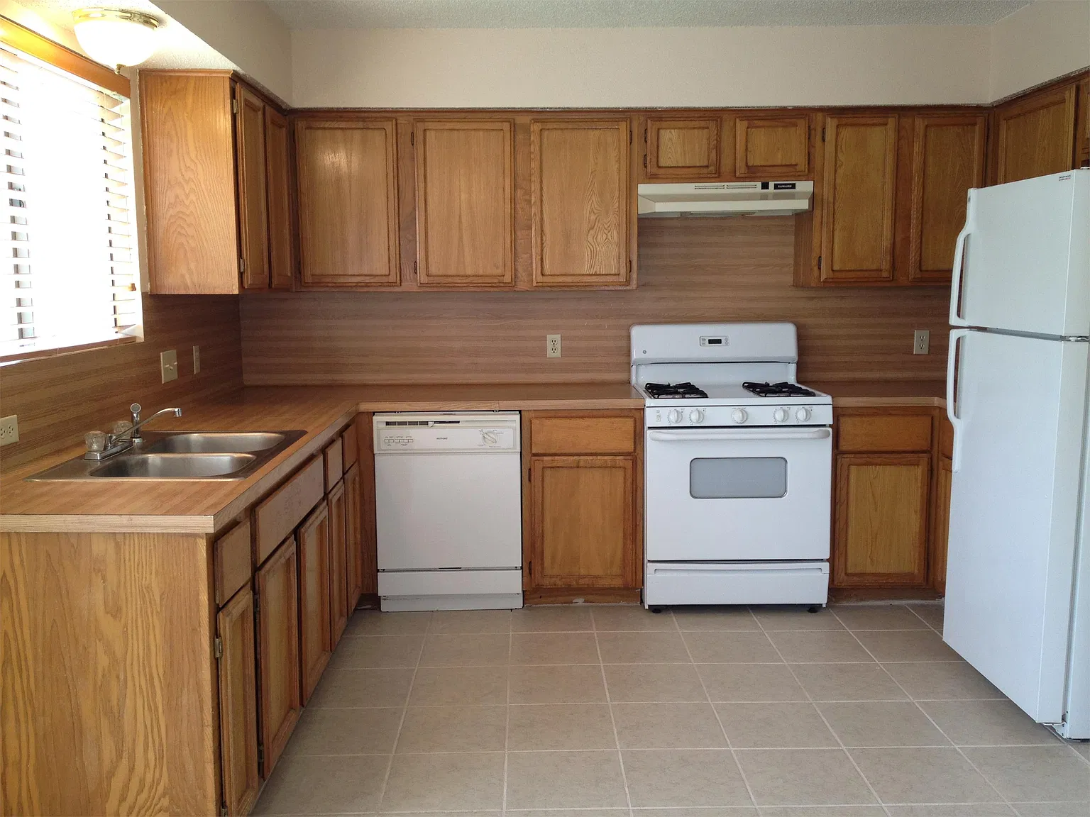 1915 Ramona Circle - 1 — Photo 3