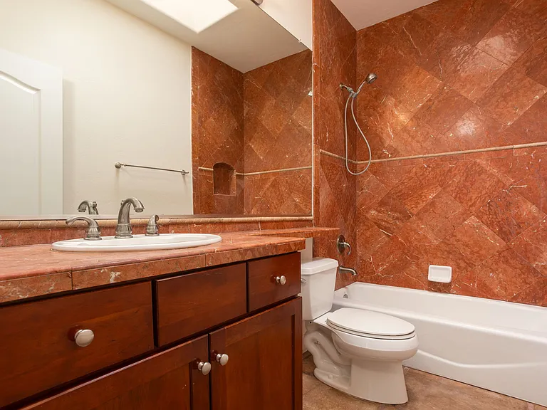 1029 E Blanton Dr — Photo 28