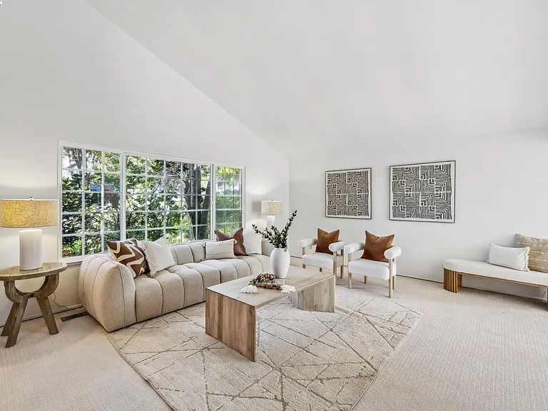 3483 Skyline Dr — Photo 3
