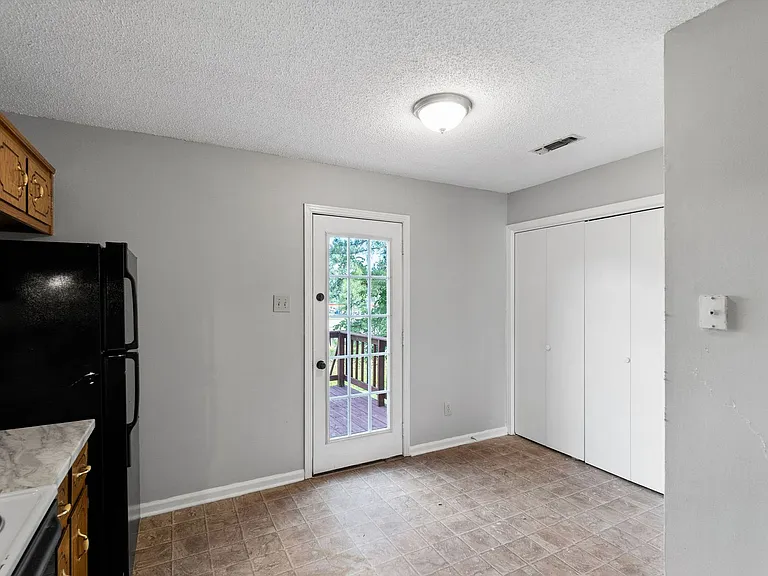 121 Stephanie Dr — Photo 7