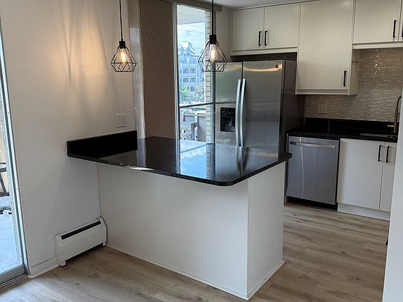 3rd image of 1111 N Ash St APT 309