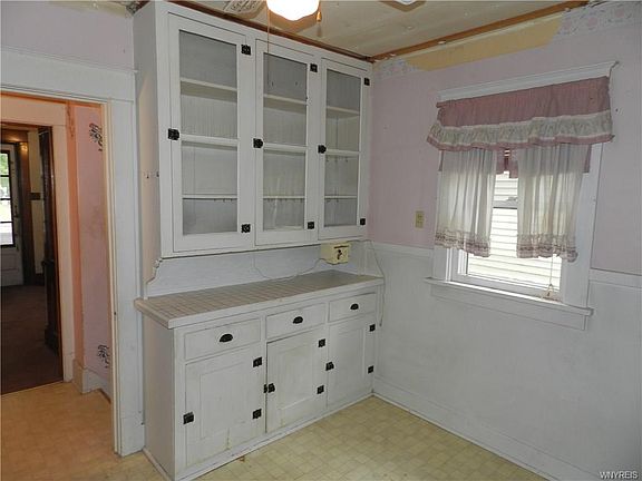 5th image of 8722 Munson Ave
