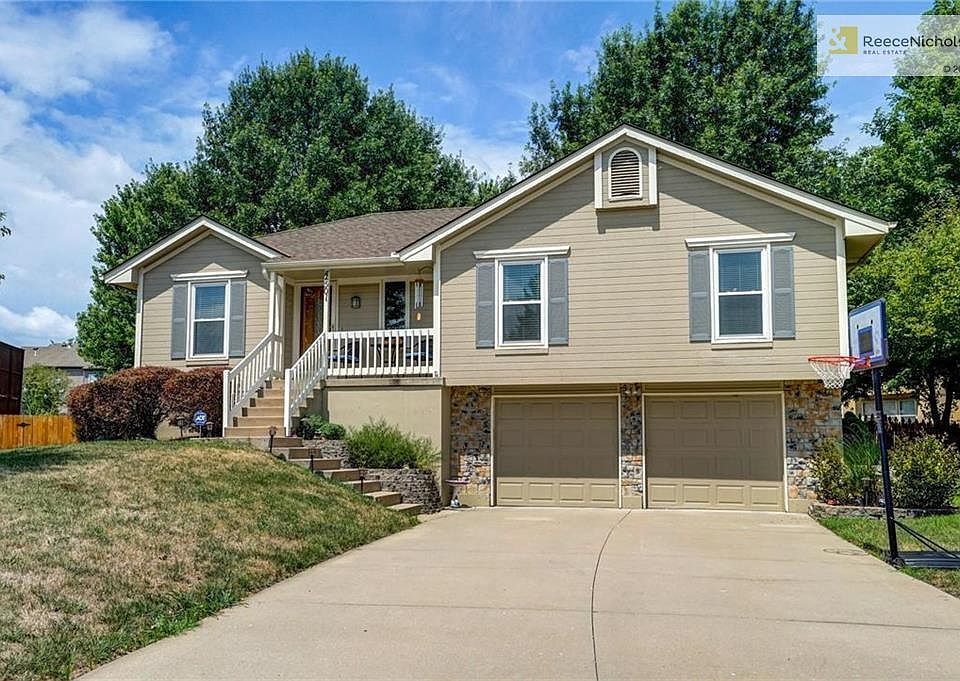 1st image of 2501 SE Winchester Dr