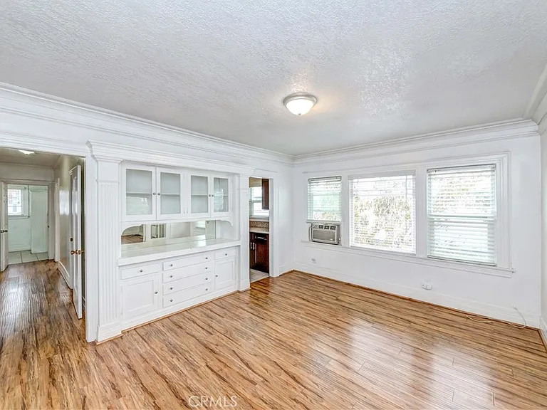 1308 S Van Ness Ave — Photo 3