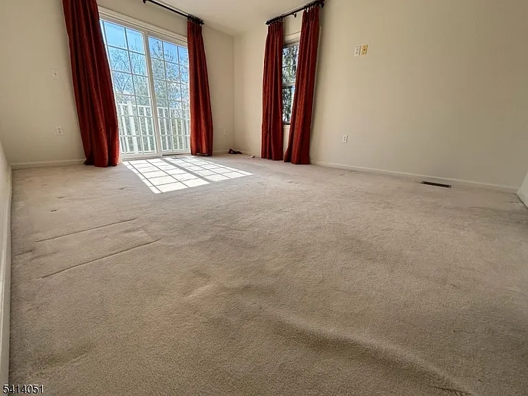 18 Ashley Ct — Photo 3