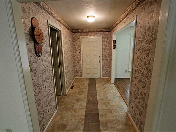 5th image of 93 Barclay Cres